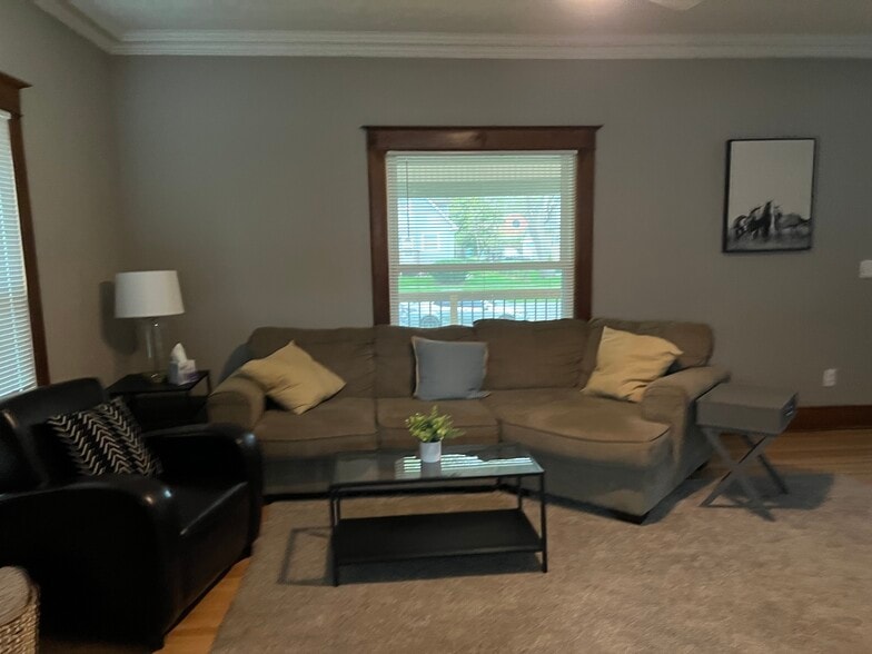 Building Photo - 1136 Peach St