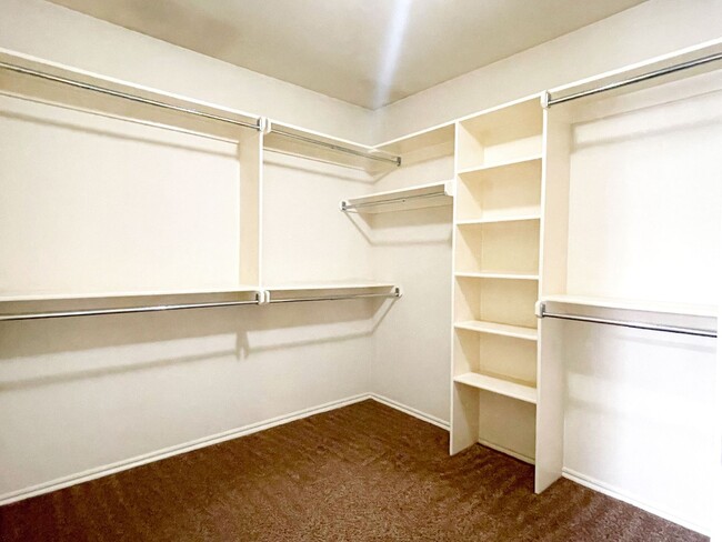 Building Photo - 825 SW 39th St
