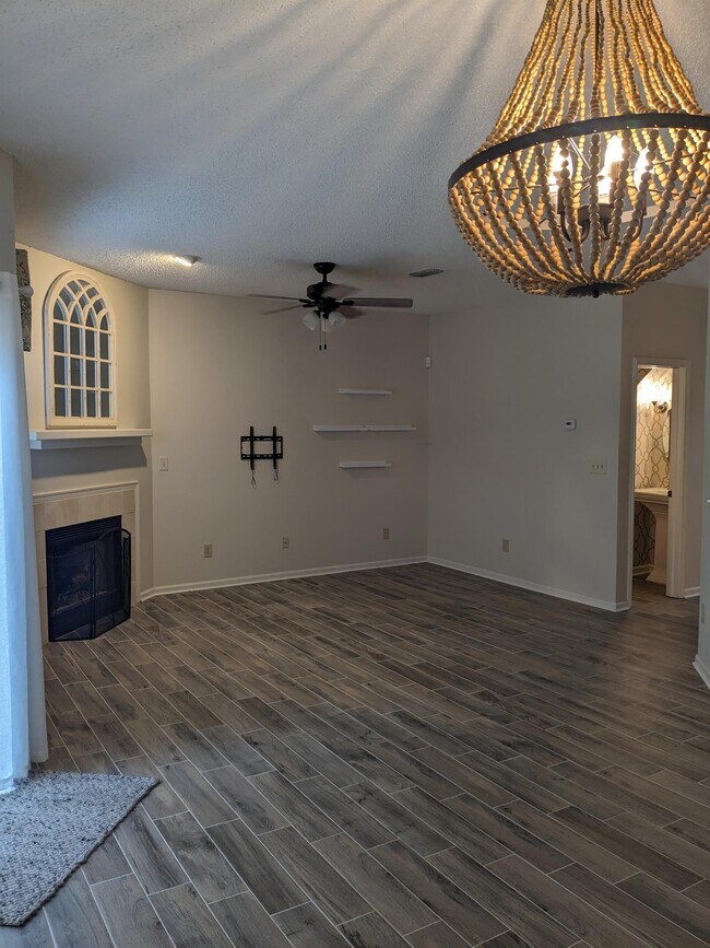 Building Photo - 1254 Lake Dr