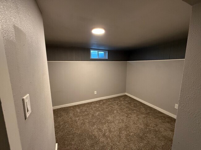 Building Photo - 1137 Pando Ave