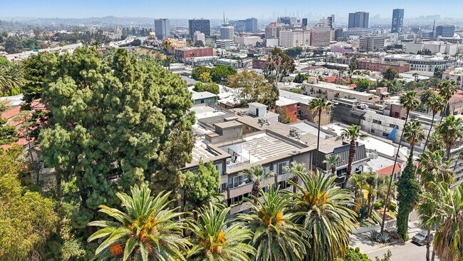 Building Photo - 1944 Whitley Ave.