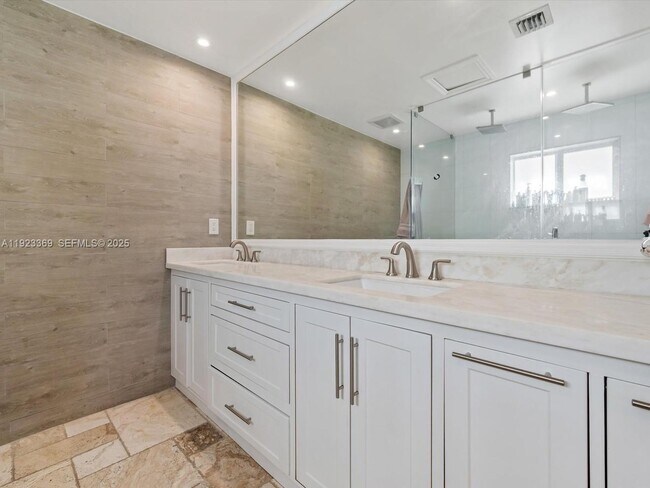 Building Photo - 6300 SW 48th St