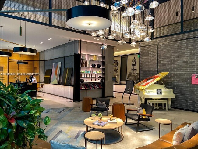 Building Photo - 121 NE 34th St