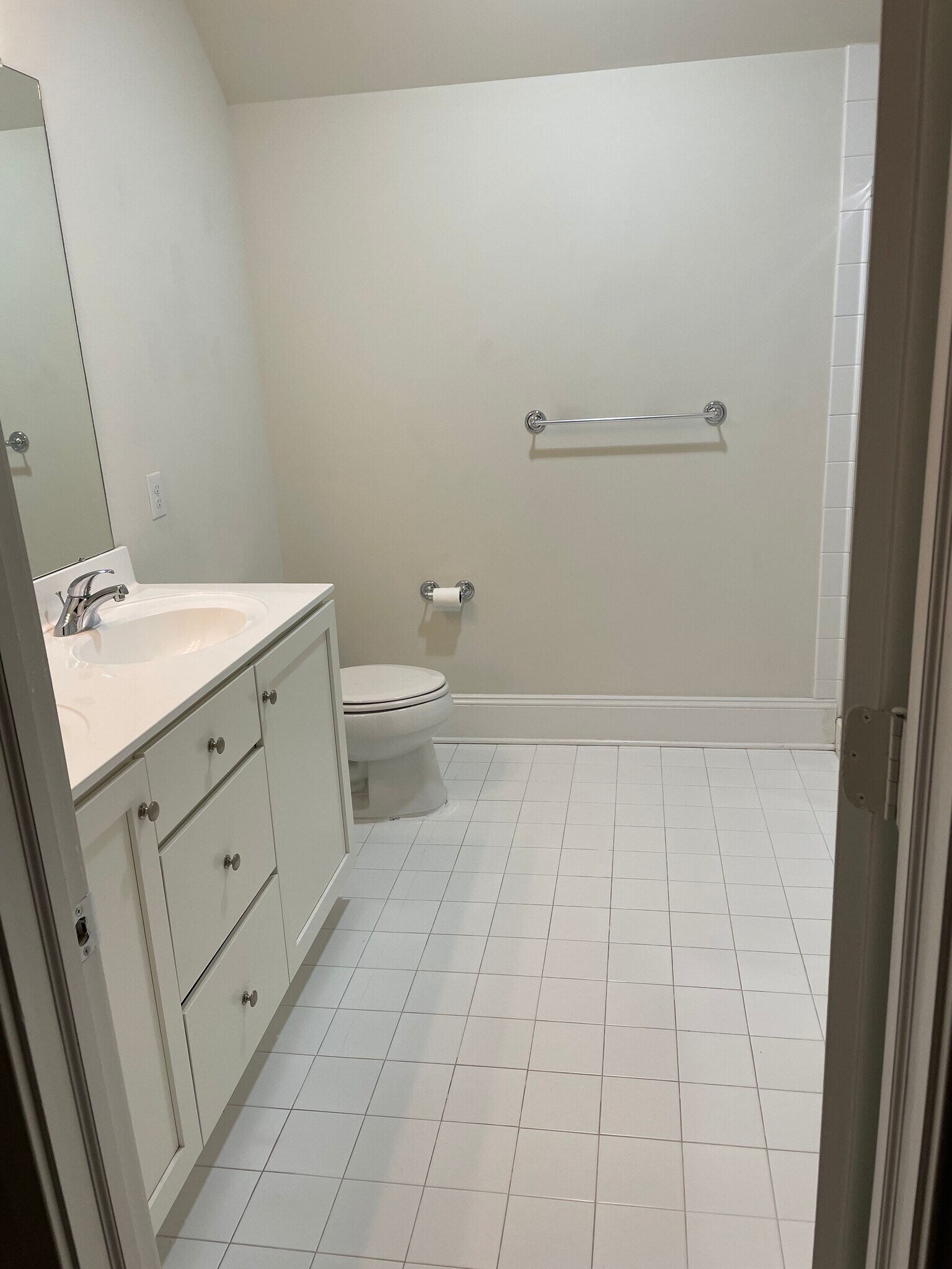 Building Photo - 18865 Bethpage Dr