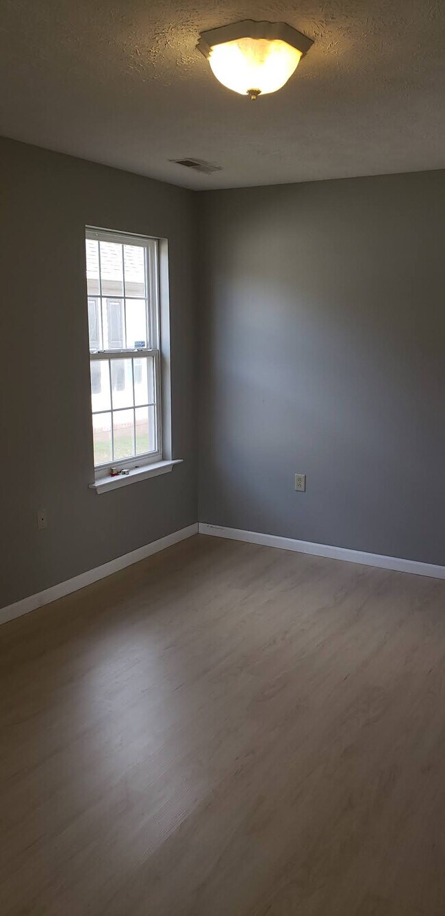 Building Photo - 220 Phillips St