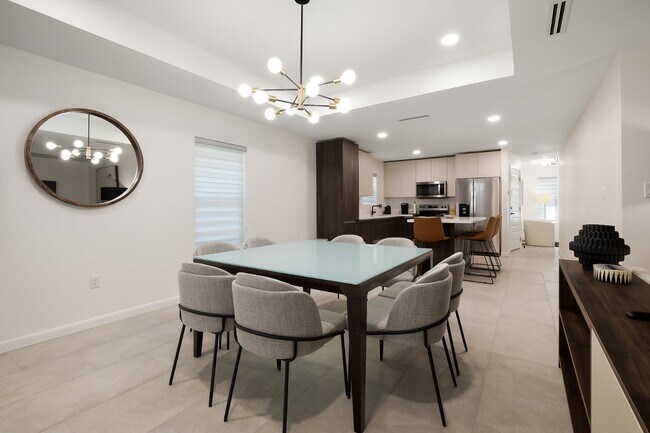 Building Photo - 211 N 8th St