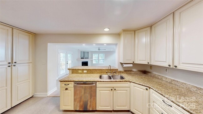 Building Photo - 2844 Goneaway Rd