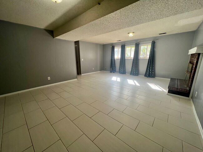Building Photo - Spacious 3bed, 2.5 bath, Willow Park House in Aurora
