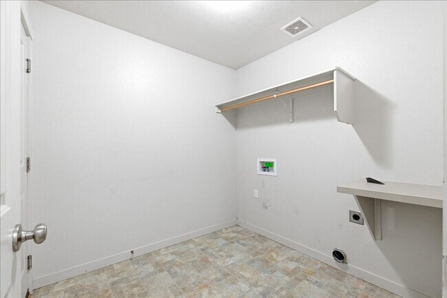 Building Photo - Single Level 3-bedroom 2-bathroom home in SW Boise