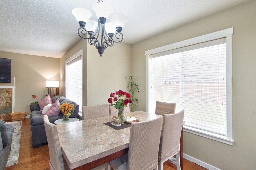 Building Photo - 17536 SW Parkway Ct