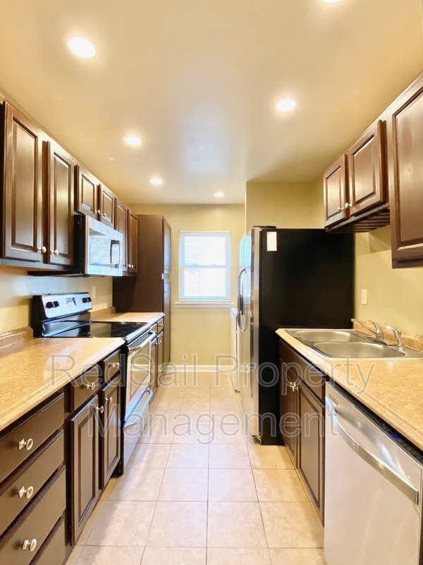 Building Photo - 3145 Reese Dr