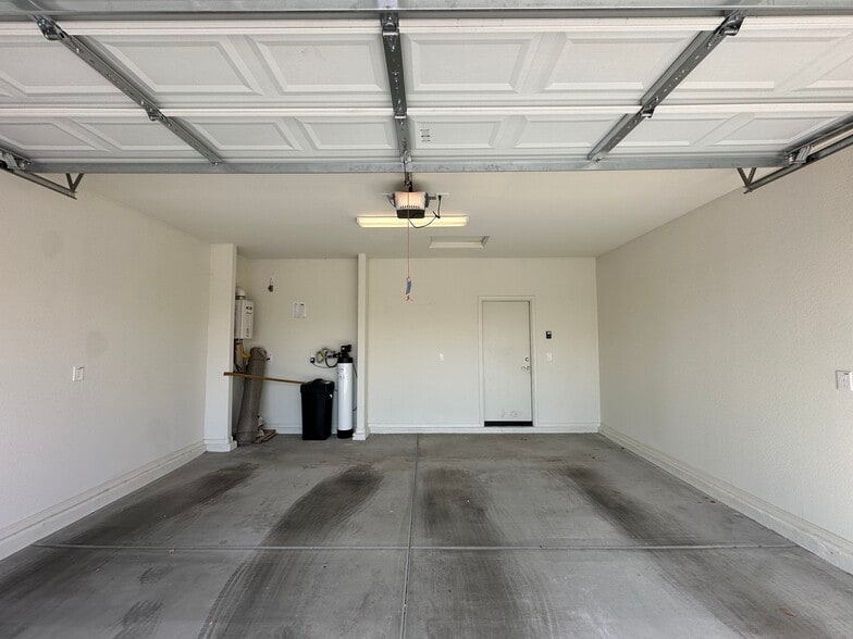 Building Photo - 5708 N 88th Ave