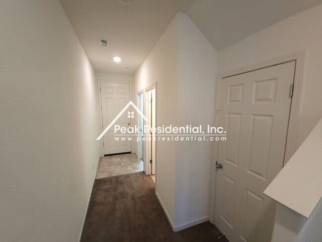 Building Photo - Newer North Natomas 4bd/3ba Home!