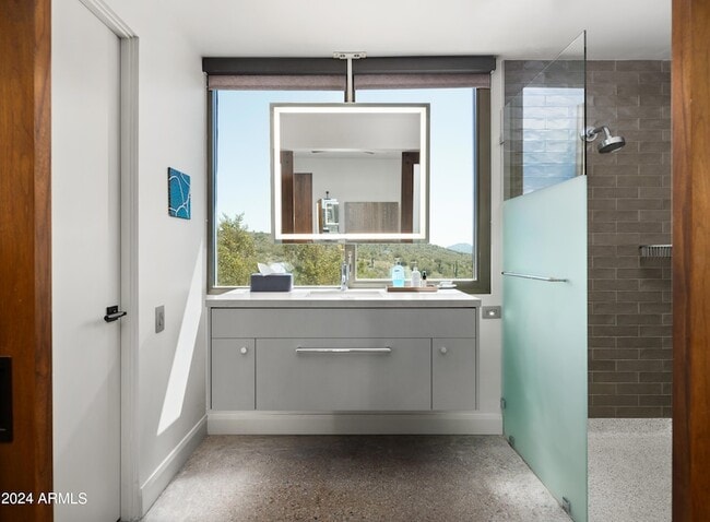 Building Photo - 15212 N Sandy Blf Rd