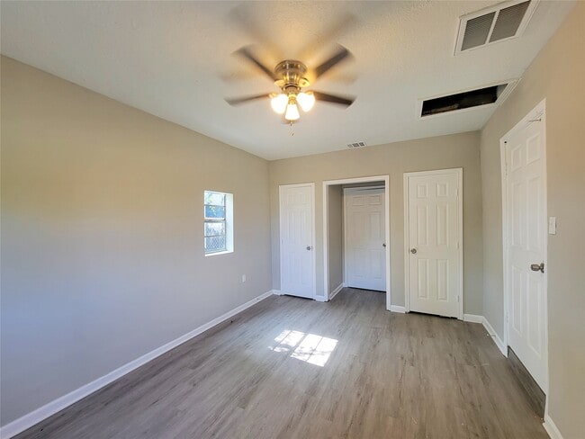 Building Photo - 4909 Holloway Dr