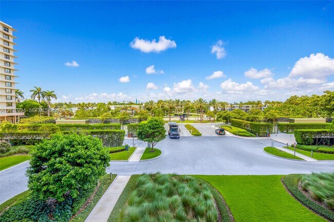 Building Photo - 10201 Collins Ave