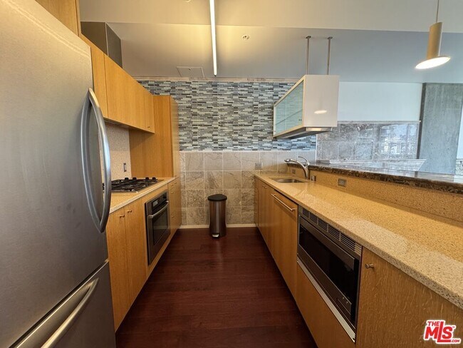 Building Photo - 1155 S Grand Ave