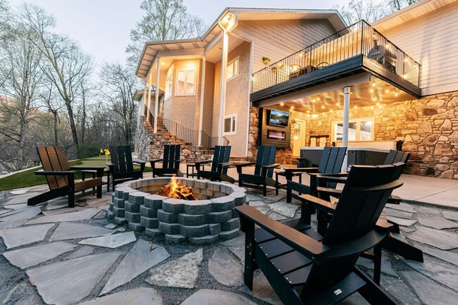 Building Photo - 33 Pinners Ln