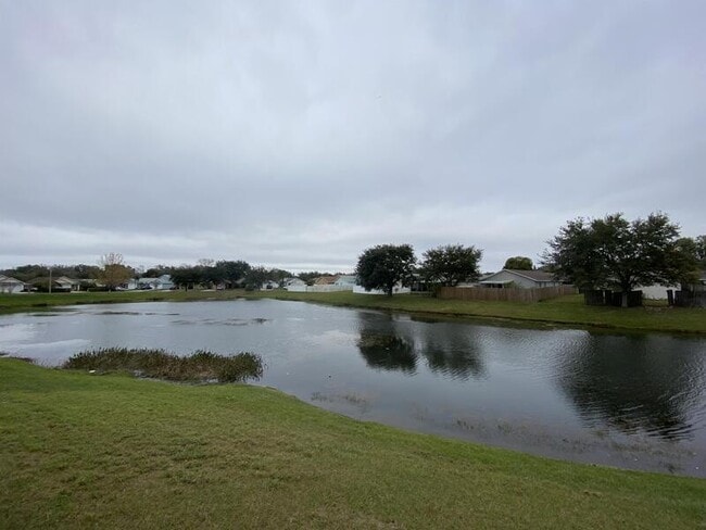 Building Photo - 9675 Hollyhill Dr