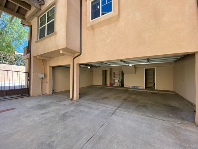 Building Photo - Available May 2025: 3 Bedroom, 3 Bathroom ...