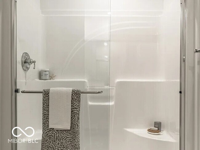 Building Photo - 6558 Hawthorne Dr