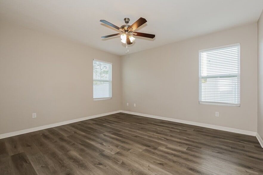 Building Photo - 36618 Goffaux Loop