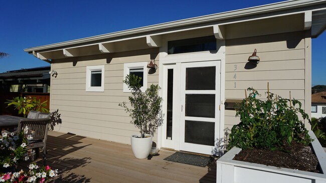 Building Photo - THE BEACH IS YOUR BACKYARD! Light & Bright...