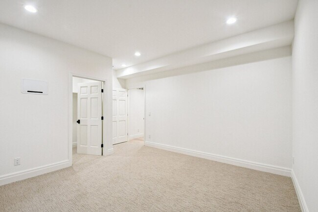 Building Photo - Stunning Cherry Hills Luxury Rental | 5bd/...