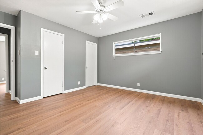 Building Photo - 2906 Newcastle Dr