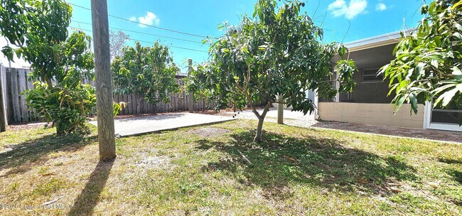 Building Photo - 1380 Floral Ln