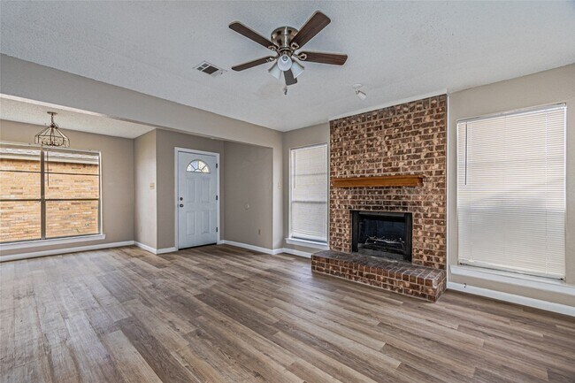 Building Photo - 2324 Summer Pl Dr