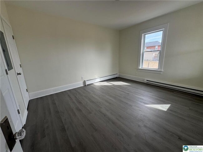 Building Photo - 807 Chestnut St