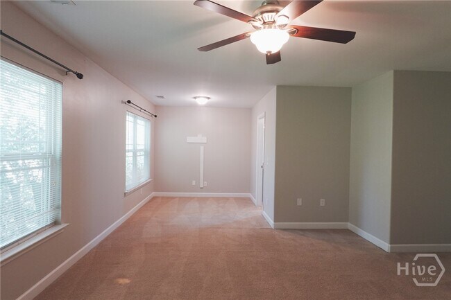 Building Photo - 260 Summer Hill Way