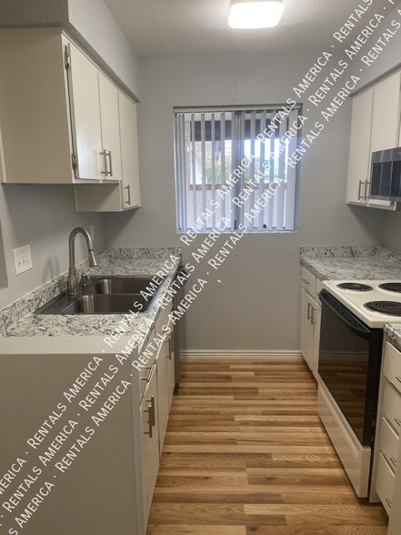 Building Photo - 195 N Cottonwood St