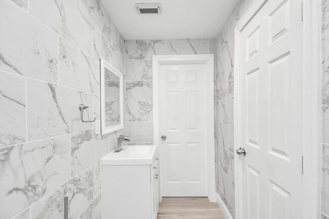 Building Photo - 9126 Troulon Dr