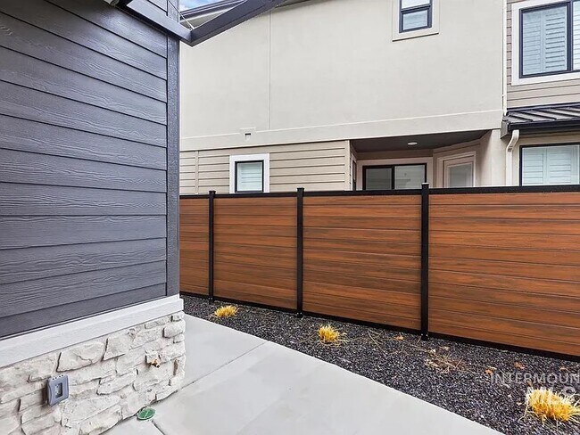 Building Photo - 3220 S Sedgebrook Ln