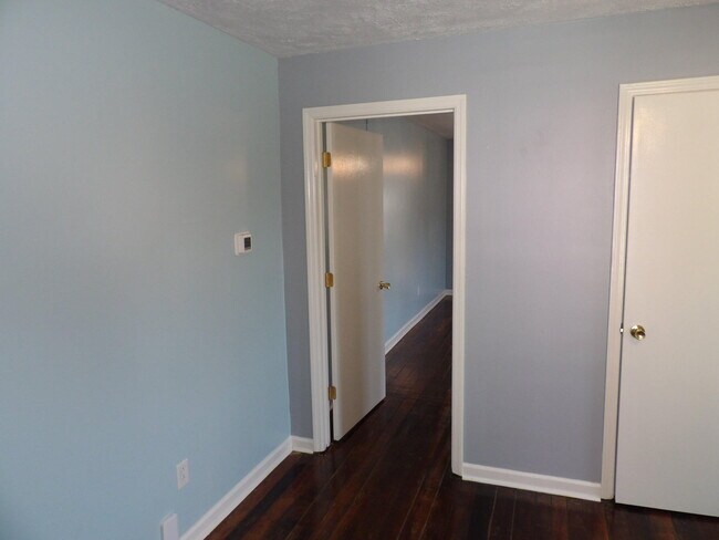 Building Photo - 604 Taylor Ave