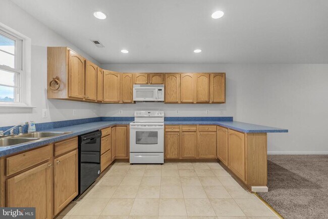 Building Photo - 41166 Glenwood Pl