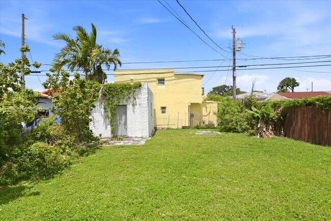 Building Photo - 3645 SW 25th Ter