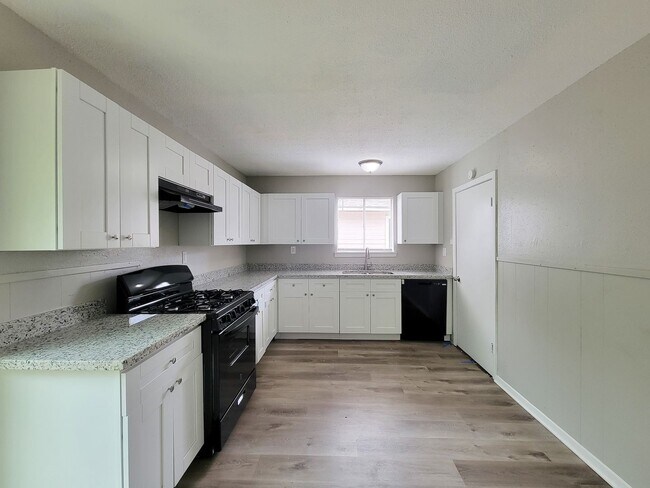 Building Photo - REMODELED 3 BEDROOM LEASE HOME WITH ALL THE UPGRADES THROUGHOUT. COME TAKE A LOOK AT THIS