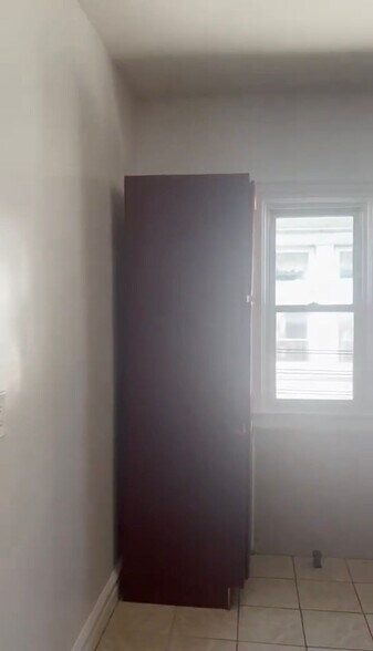 Kitchen Shelf - 157 E 40th St