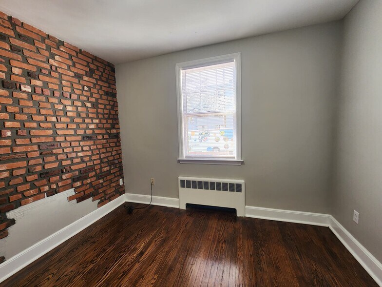 Building Photo - 383 Newhall St