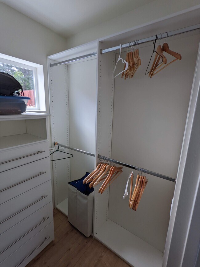 Building Photo - 820 46th St