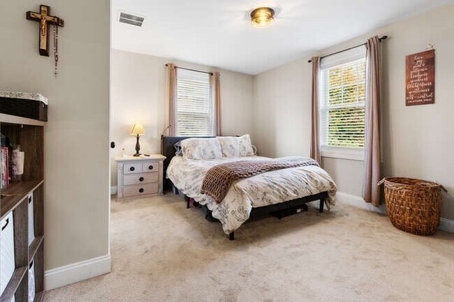 Building Photo - 22 Victor St