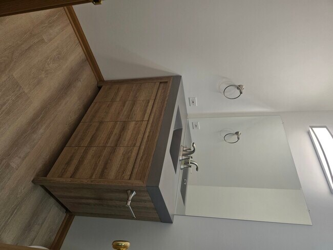 Building Photo - 4135 Oak Tree Ln