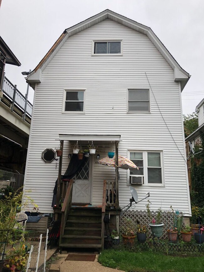 Building Photo - 4639 N Damen Ave
