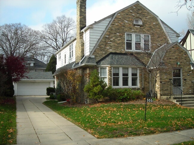 Building Photo - 557 N 63rd St
