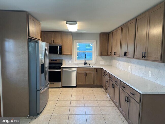 Building Photo - 905 Taskforce Dr