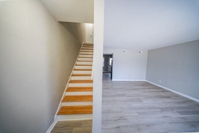 Building Photo - 209 Johnson St