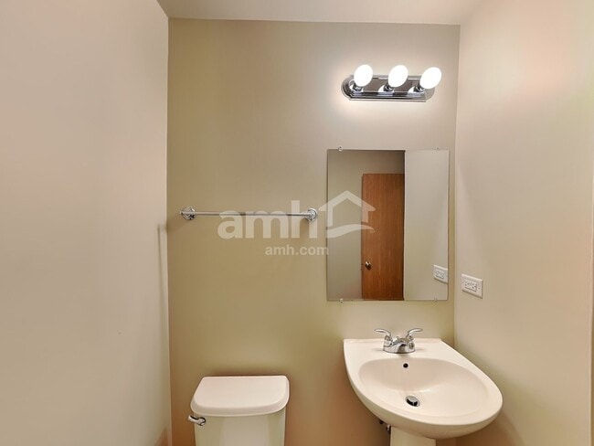 Building Photo - 818 Glen Cove Ln